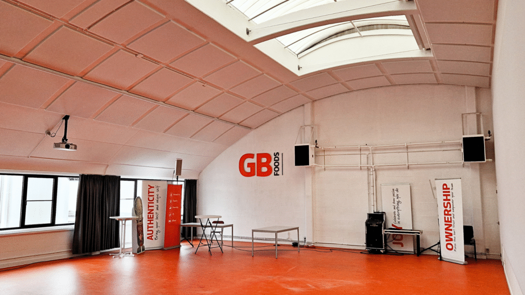 GB Foods plafondtegels en projectiescherm